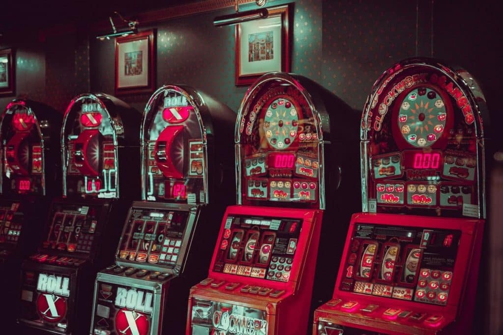 How slot games are designed to keep you engaged and entertained?
